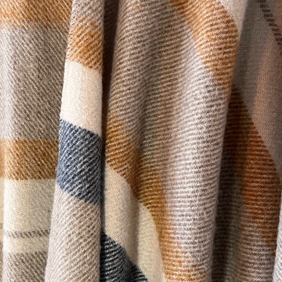 Maurice’s Wrap Shawl - Fringe detail - One Size - Picture 4 of 5